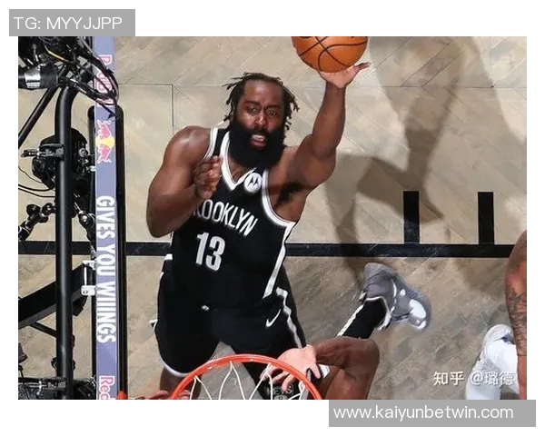 奎因昨日表现抢眼贡献12分8板7助4断小乔丹鼓励他勇敢接受采访表扬